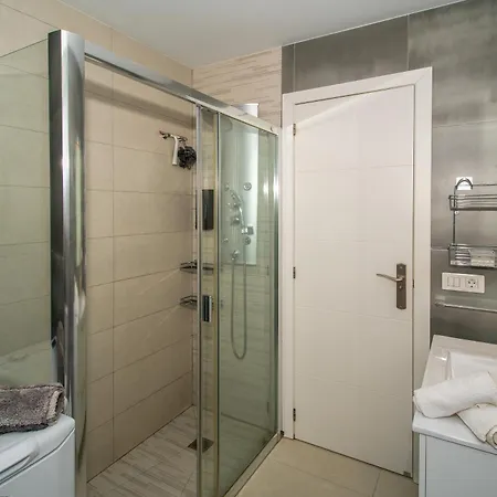 Apartment Prime 2bd With Balcony, View & Pool In Veronicas
