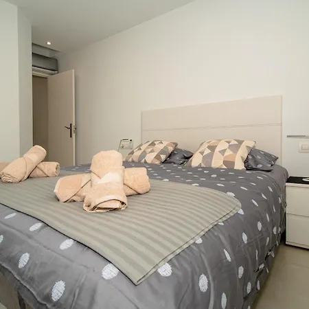 Prime 2bd With Balcony, View & Pool In Veronicas