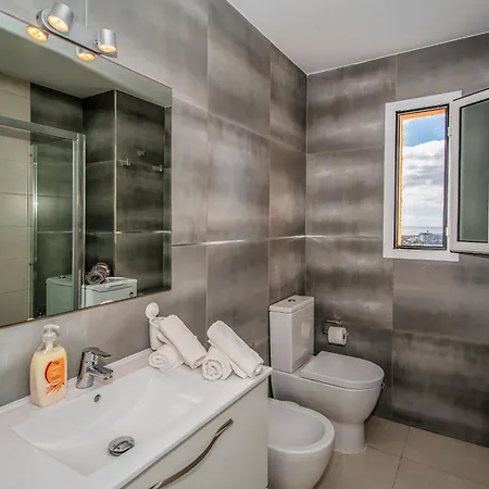 Apartment Prime 2bd With Balcony, View & Pool In Veronicas