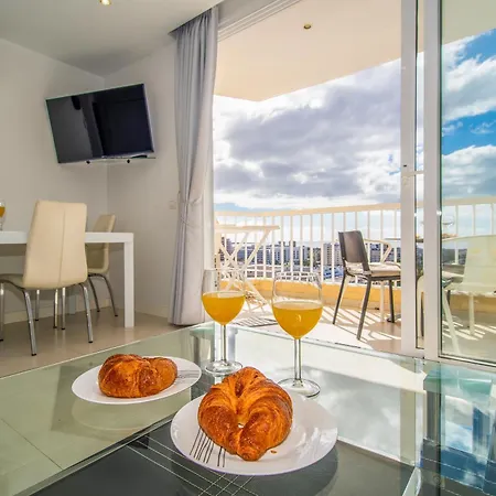 Prime 2bd With Balcony, View & Pool In Veronicas Apartment *