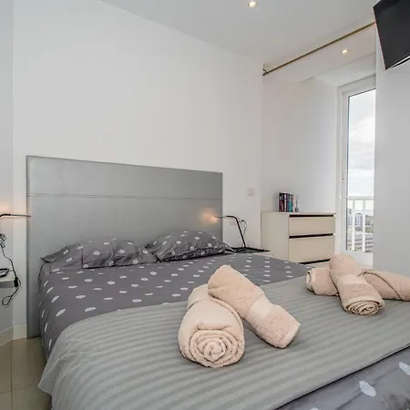 Prime 2bd With Balcony, View & Pool *